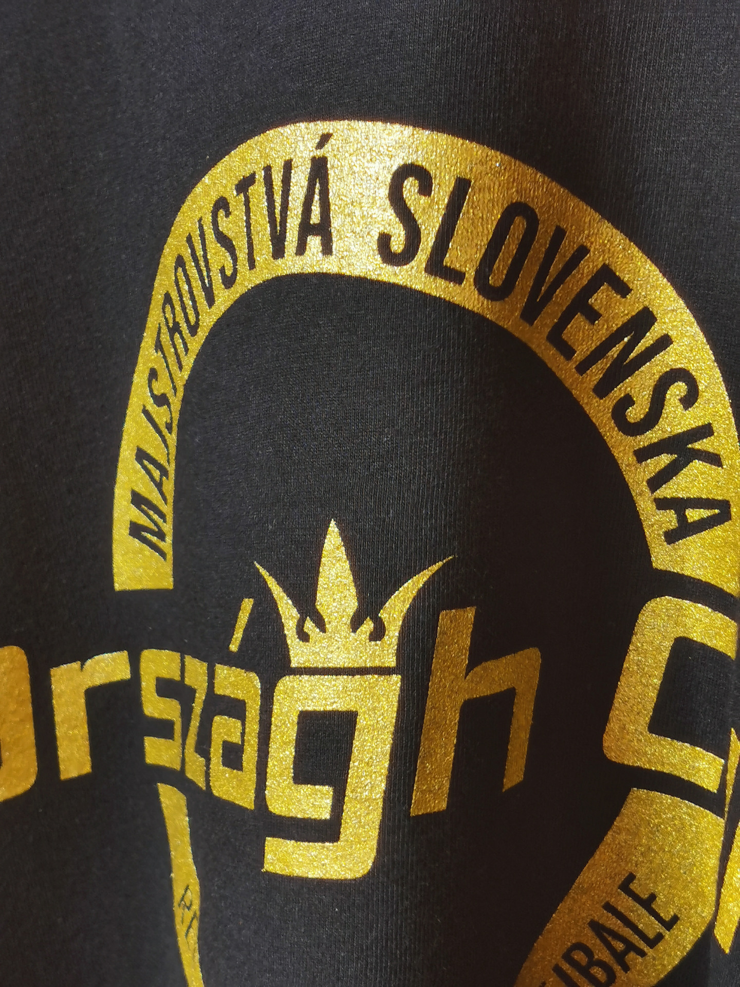 Sieťotlač zlatou farbou